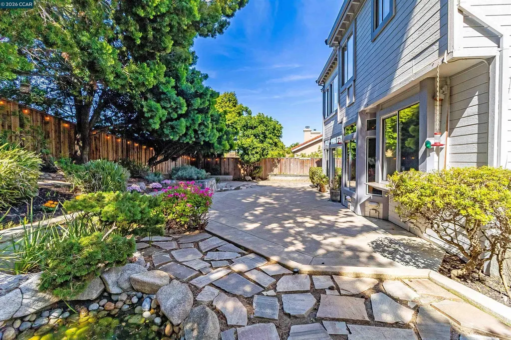 220 Valley Glen Lane Martinez CA 94553