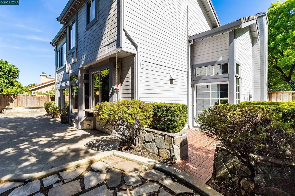220 Valley Glen Lane Martinez CA 94553