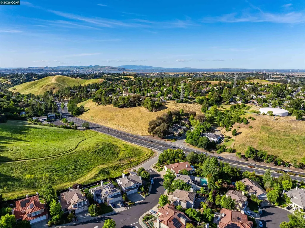 220 Valley Glen Lane Martinez CA 94553