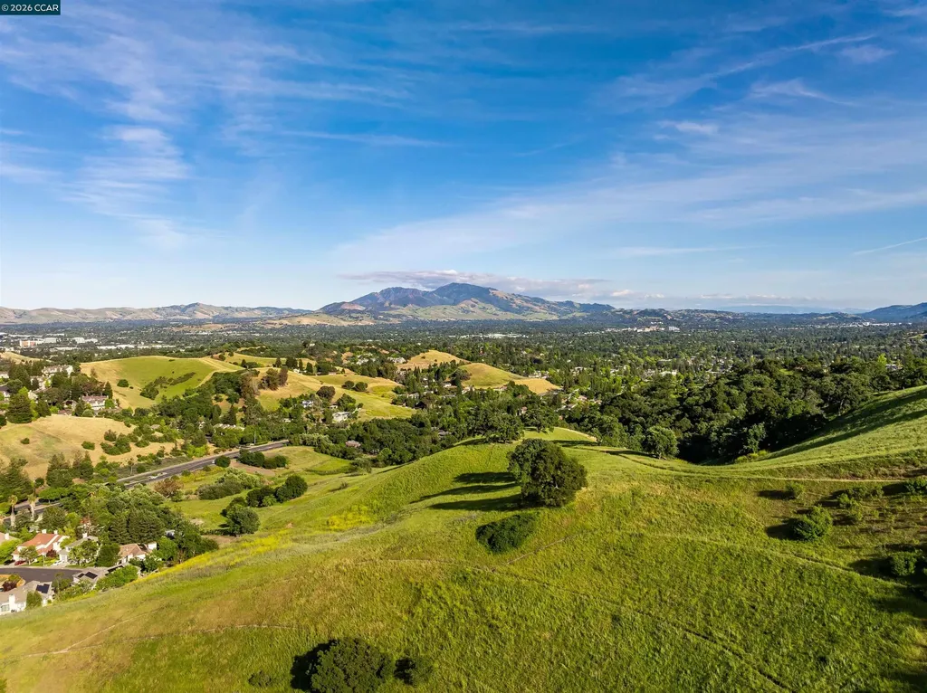 220 Valley Glen Lane Martinez CA 94553