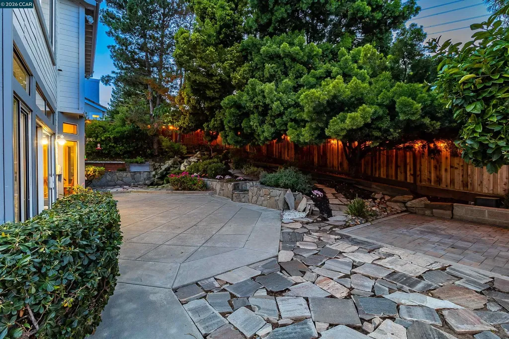 220 Valley Glen Lane Martinez CA 94553