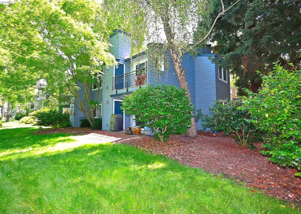 Emeryville CA, 40 Emery Bay Drive