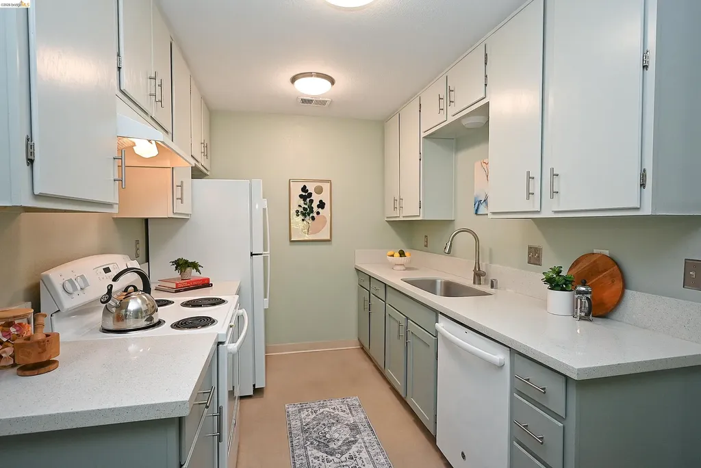 40 Emery Bay Drive Emeryville CA 94608
