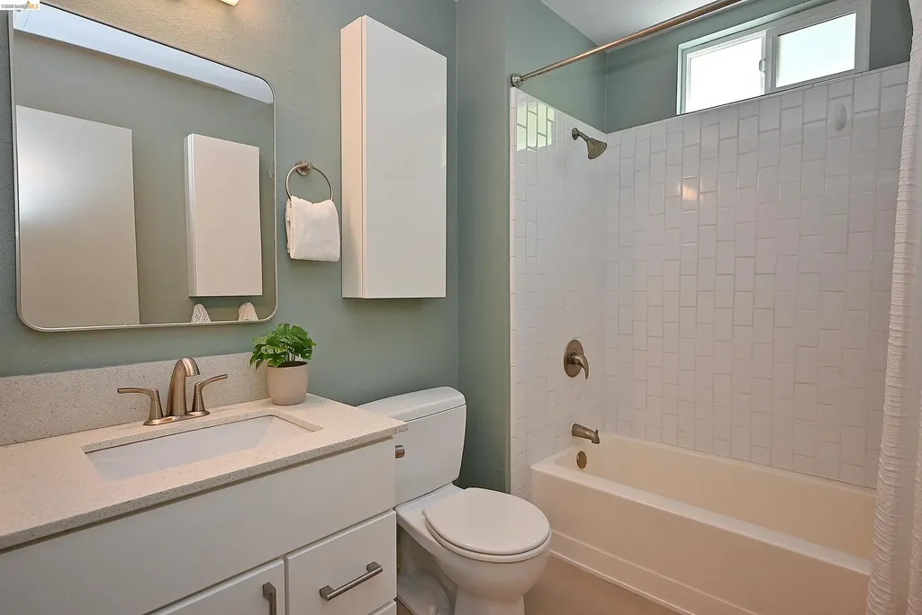 40 Emery Bay Drive Emeryville CA 94608