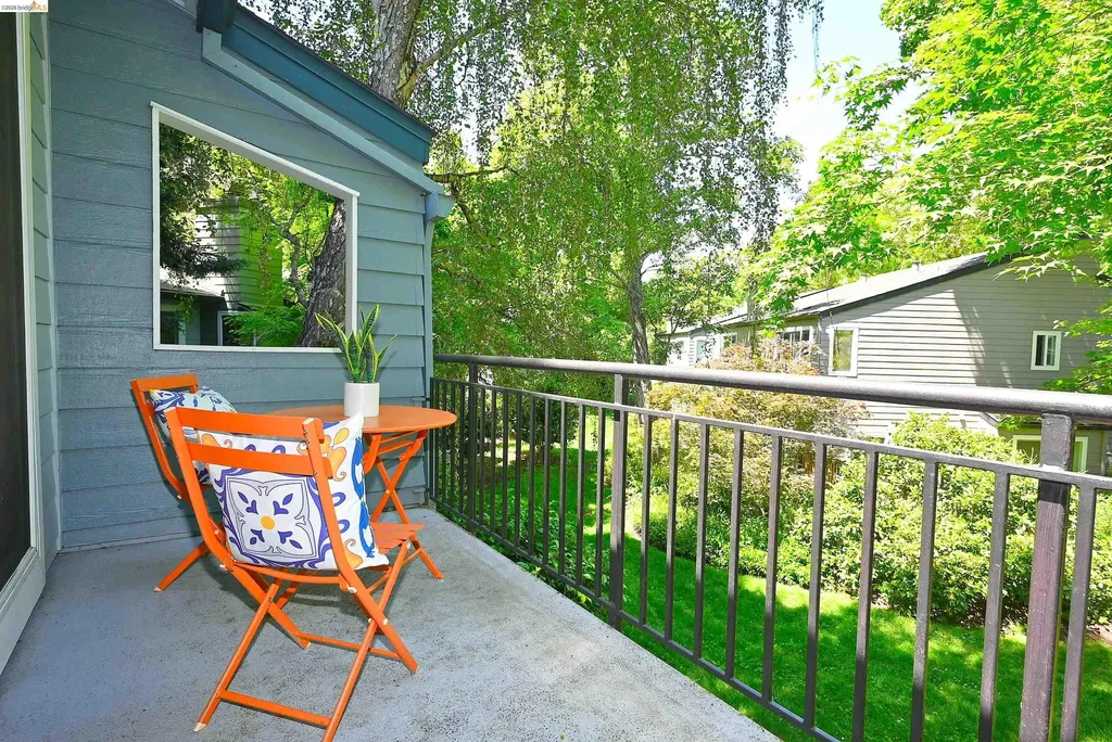 40 Emery Bay Drive Emeryville CA 94608