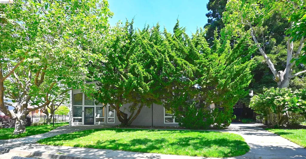 40 Emery Bay Drive Emeryville CA 94608