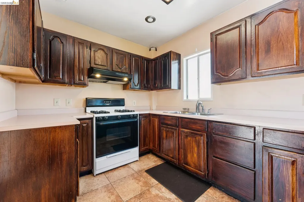 978 43rd Street Oakland CA 94608