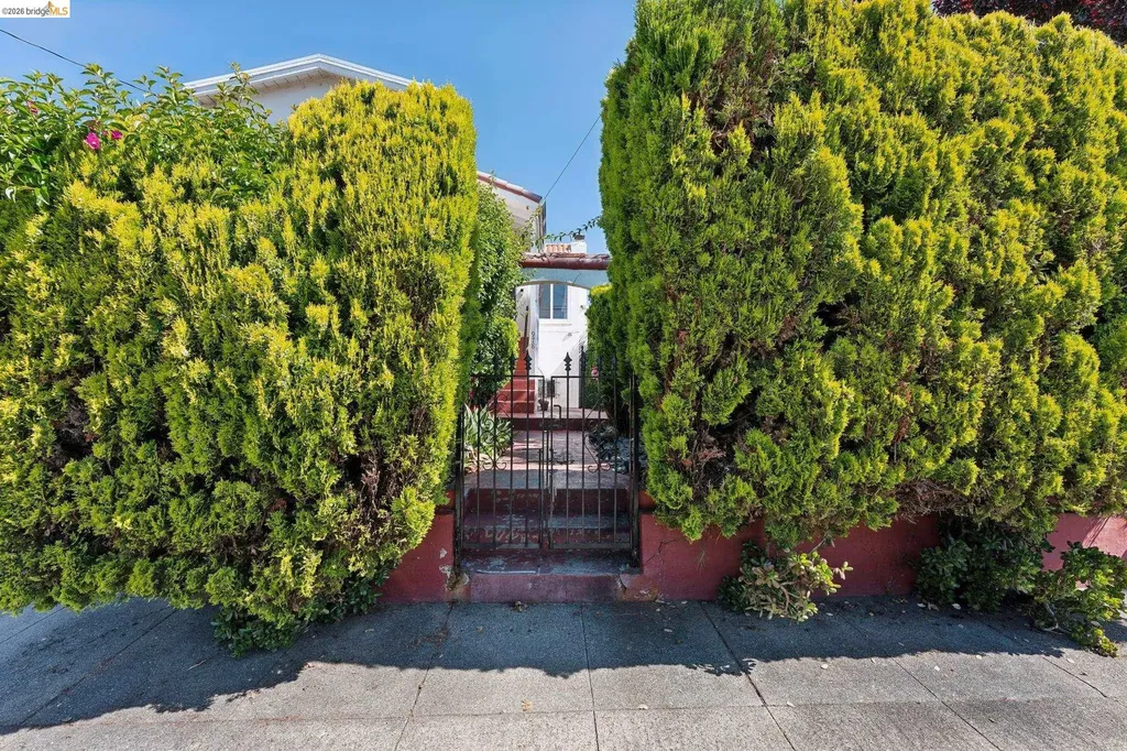978 43rd Street Oakland CA 94608