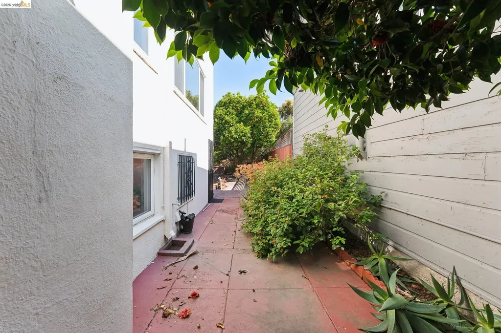 978 43rd Street Oakland CA 94608