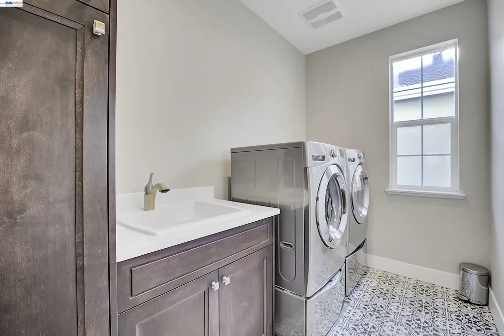 37515 Sea Bank Street Newark CA 94560