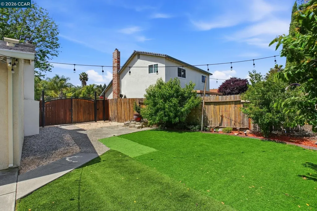 142 Plymouth Court Vacaville CA 95687