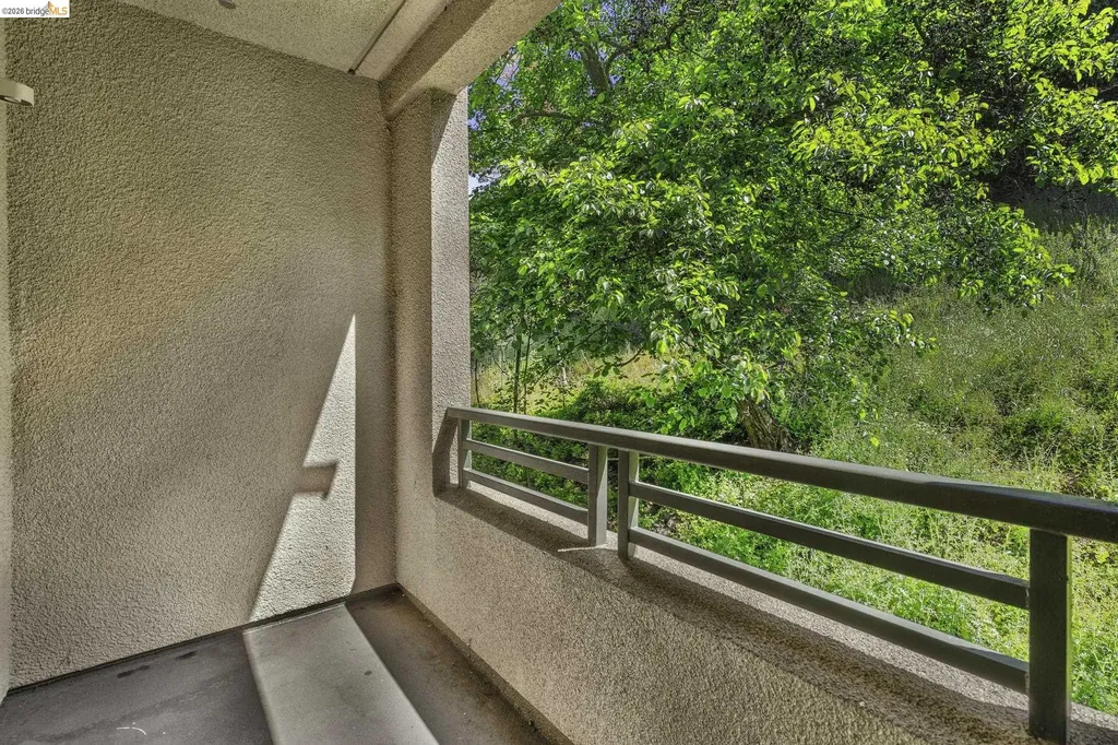 220 Caldecott Oakland CA 94618