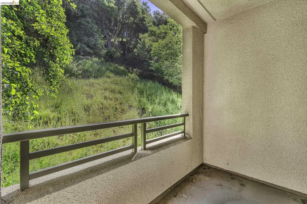 220 Caldecott Oakland CA 94618