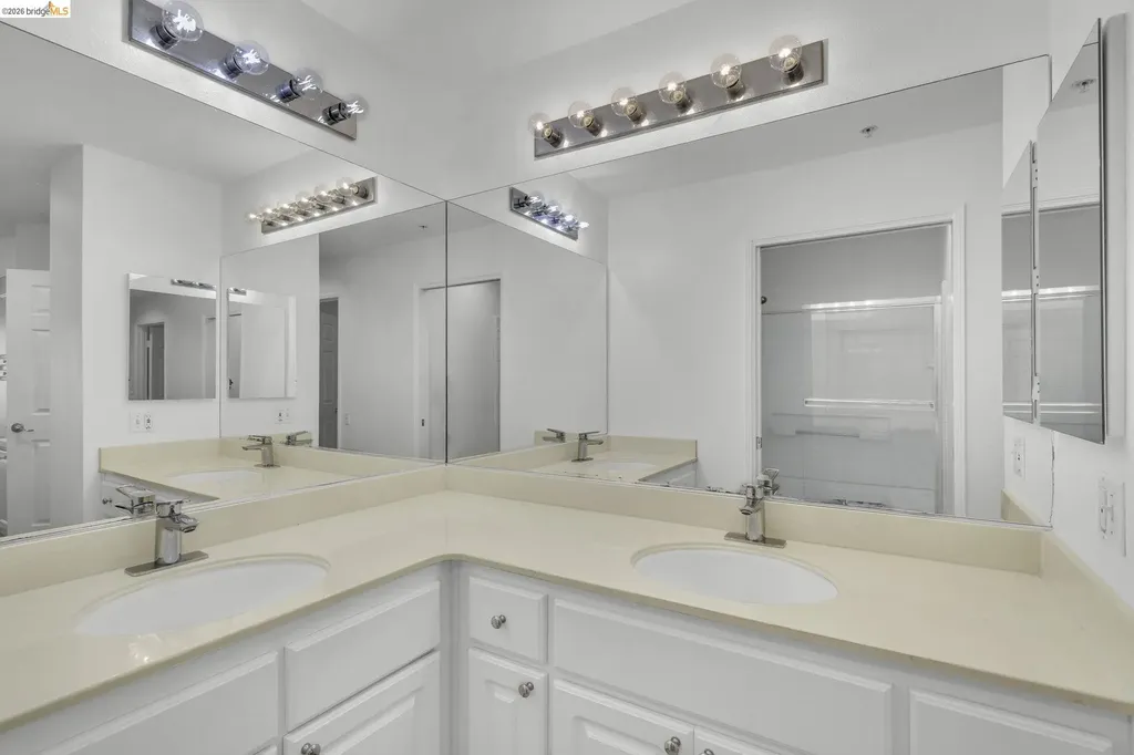 220 Caldecott Oakland CA 94618