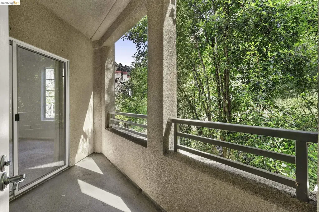220 Caldecott Oakland CA 94618