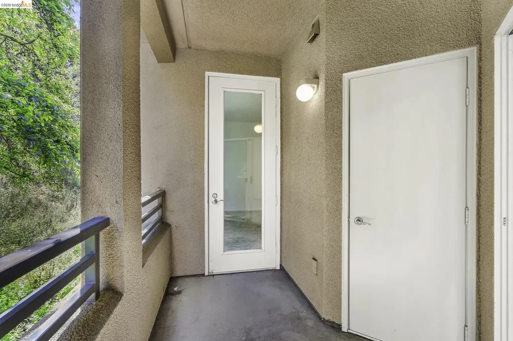 220 Caldecott Oakland CA 94618