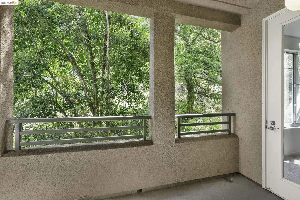 220 Caldecott Oakland CA 94618