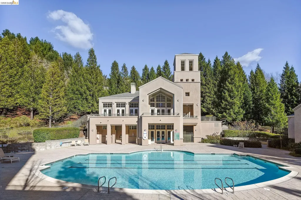 220 Caldecott Oakland CA 94618