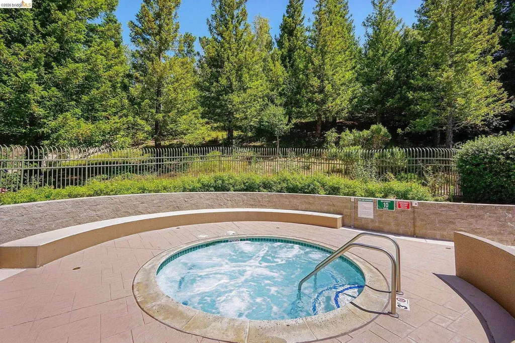 220 Caldecott Oakland CA 94618