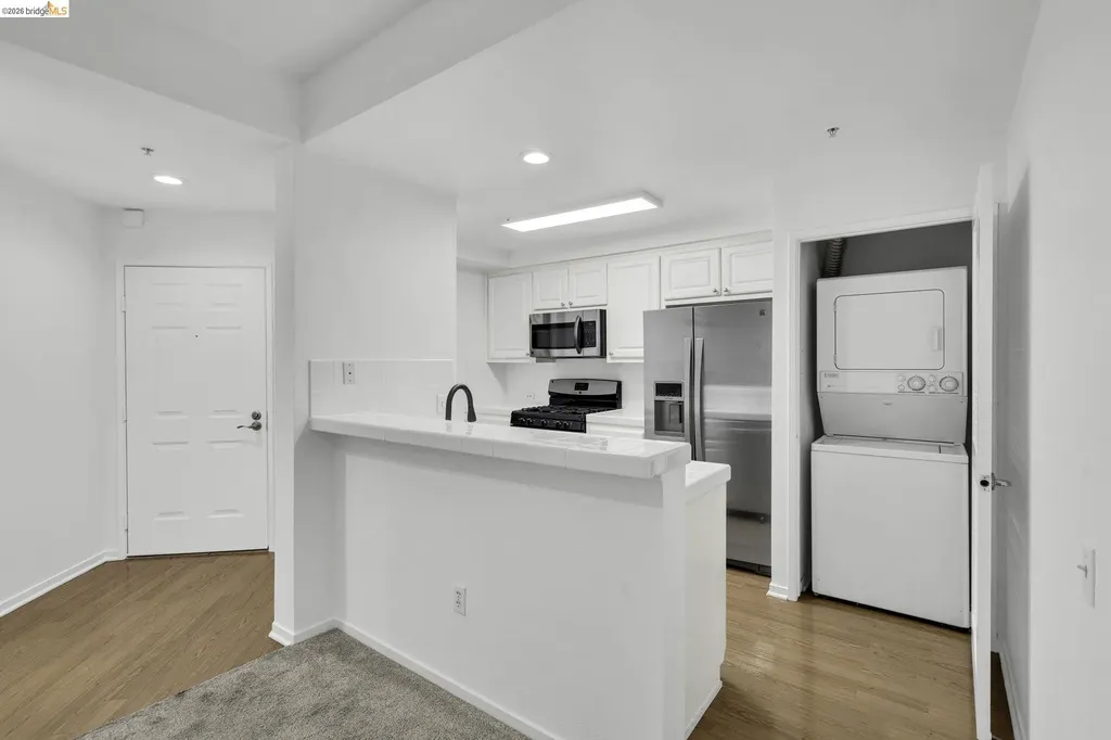 220 Caldecott Oakland CA 94618