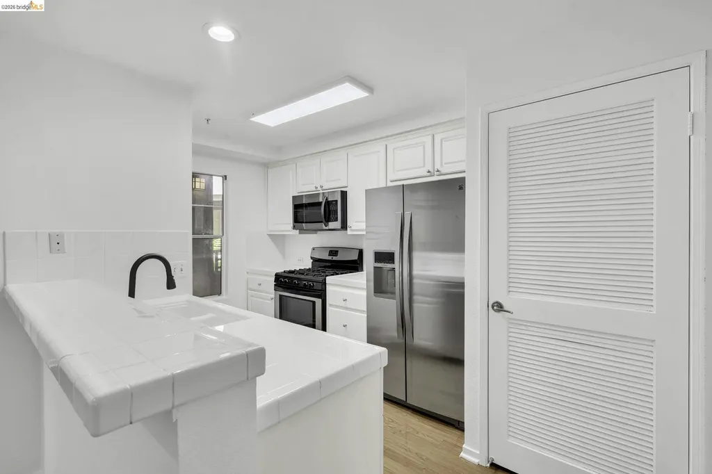 220 Caldecott Oakland CA 94618