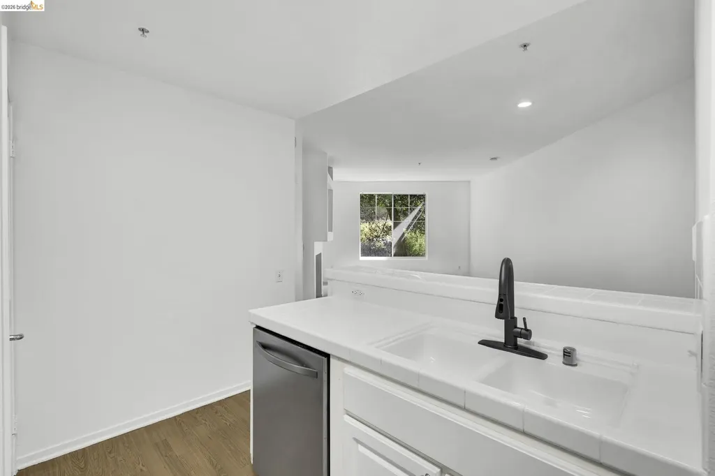 220 Caldecott Oakland CA 94618