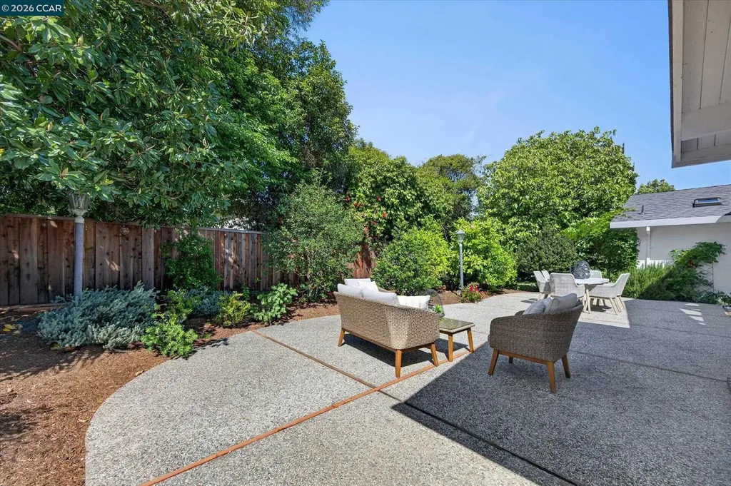 131 Corte Del Prado Walnut Creek CA 94598