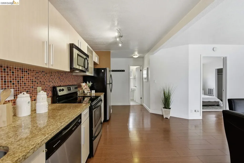 2450 Palmetto Street Oakland CA 94602