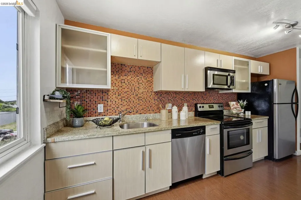 2450 Palmetto Street Oakland CA 94602
