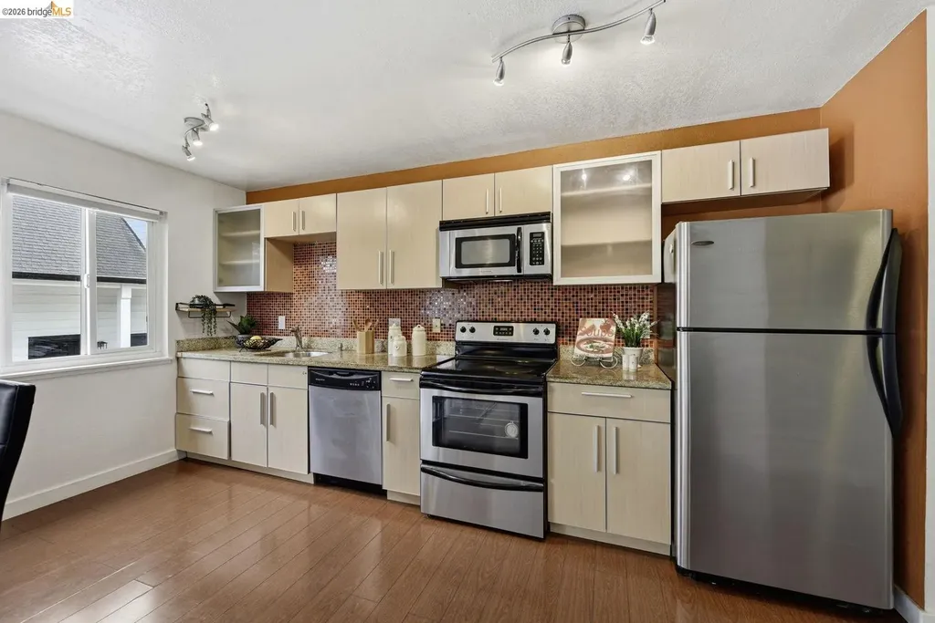 2450 Palmetto Street Oakland CA 94602