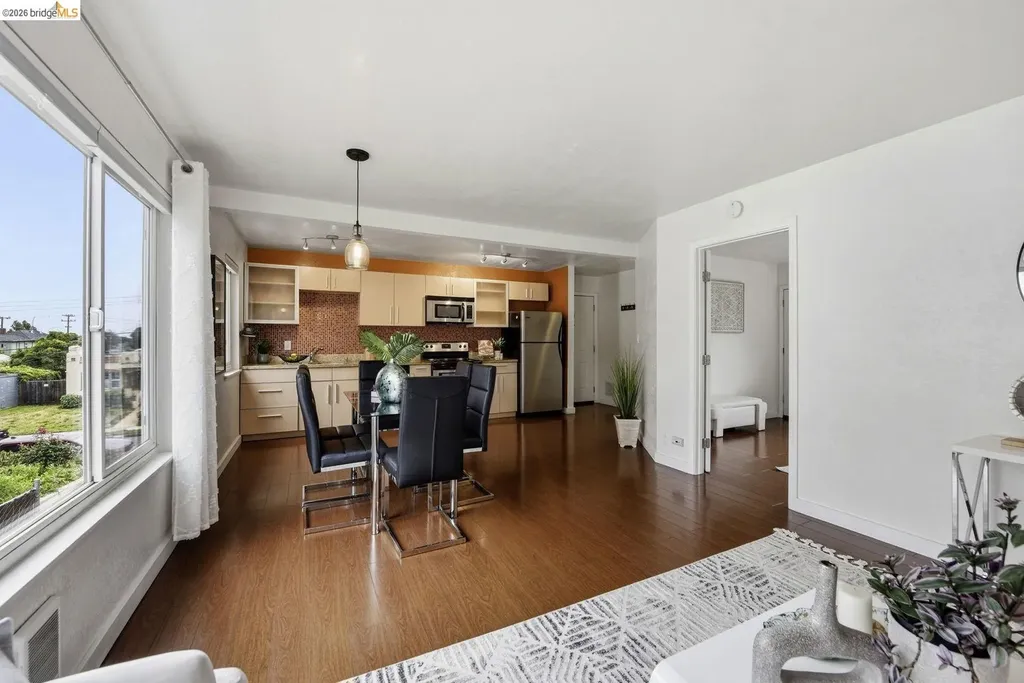 2450 Palmetto Street Oakland CA 94602