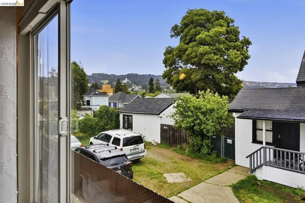 2450 Palmetto Street Oakland CA 94602