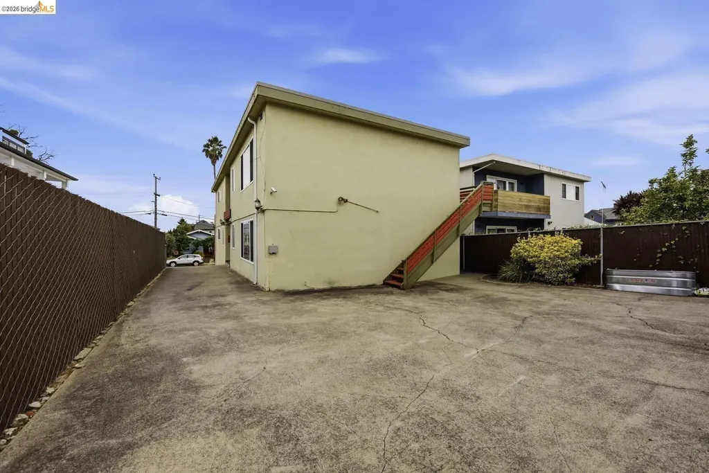 2450 Palmetto Street Oakland CA 94602