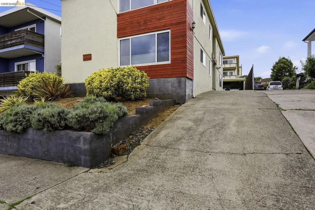 2450 Palmetto Street Oakland CA 94602