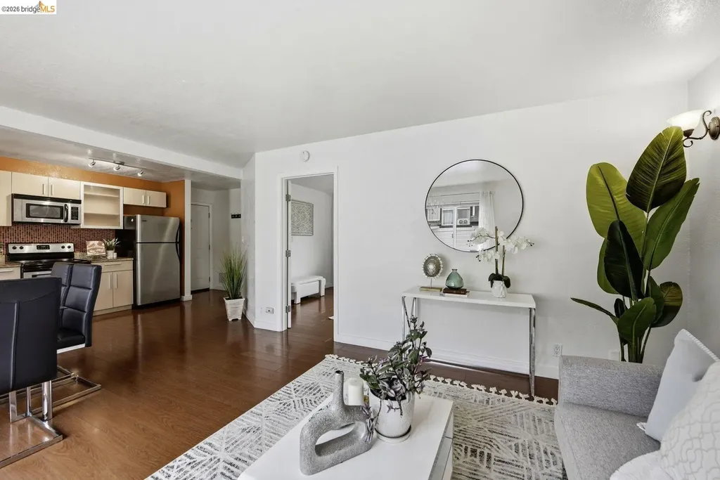 2450 Palmetto Street Oakland CA 94602