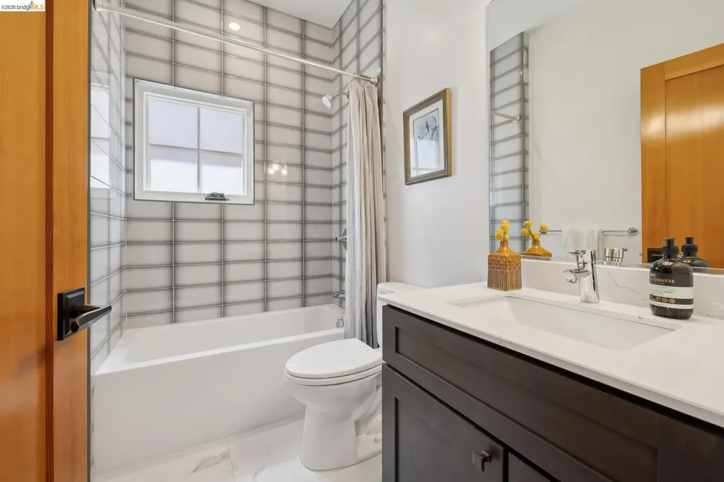 4436 Howe Street Oakland CA 94611
