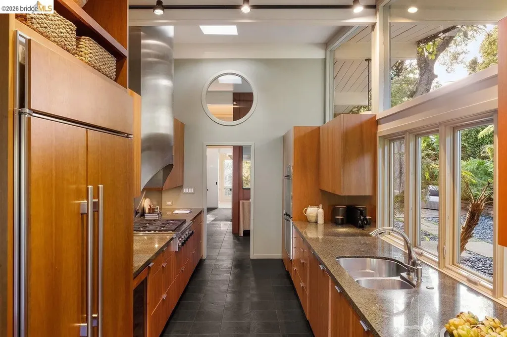 2871 Morley Drive Oakland CA 94611