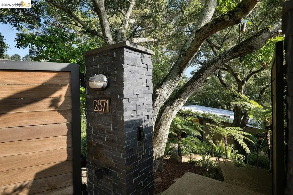 2871 Morley Drive Oakland CA 94611
