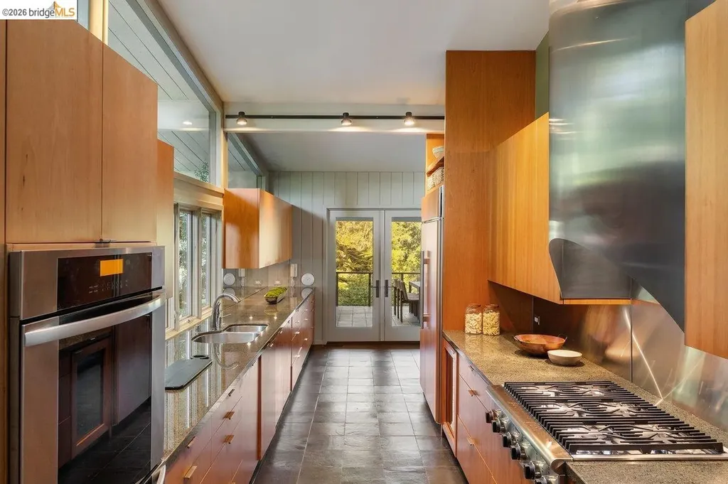 2871 Morley Drive Oakland CA 94611