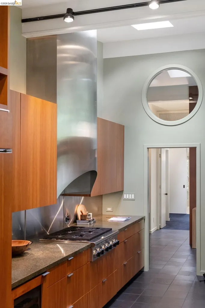 2871 Morley Drive Oakland CA 94611