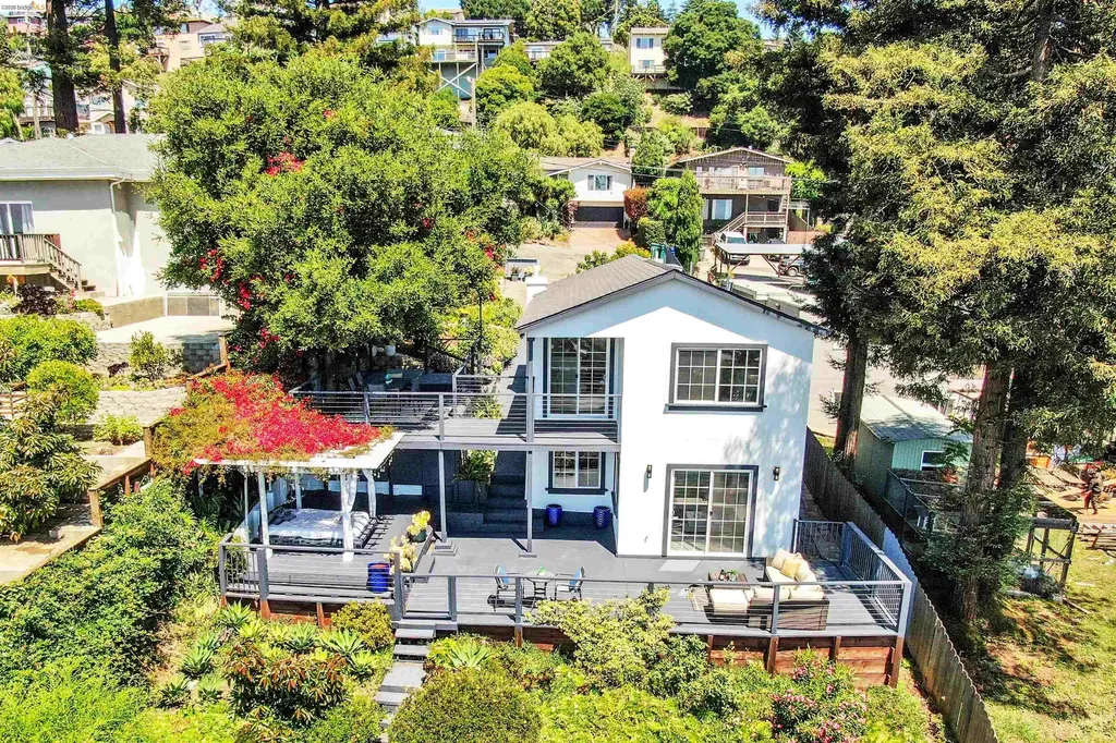 7907 Michigan Avenue Oakland CA 94605