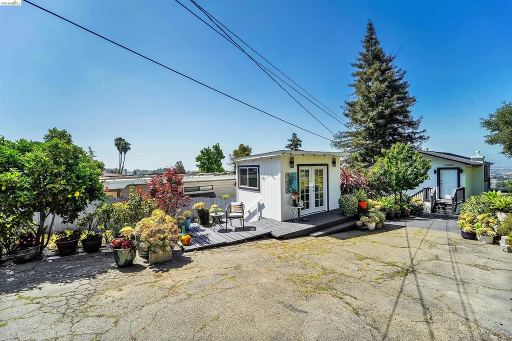 7907 Michigan Avenue Oakland CA 94605
