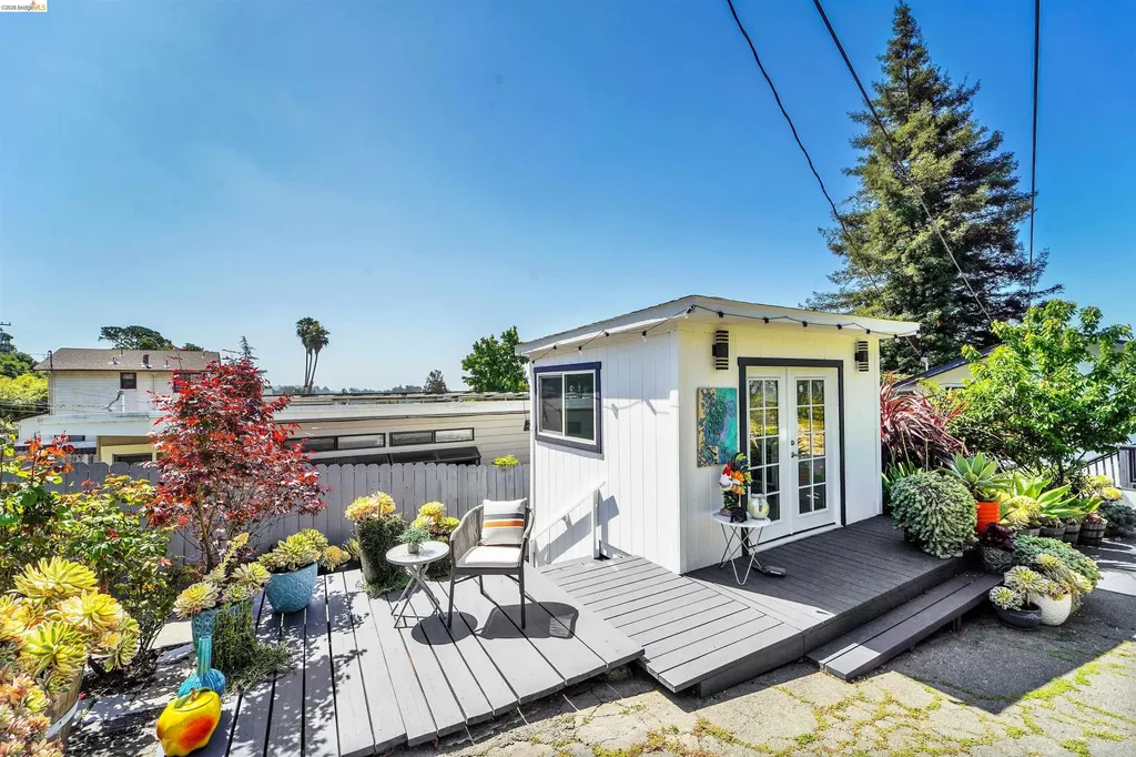 7907 Michigan Avenue Oakland CA 94605