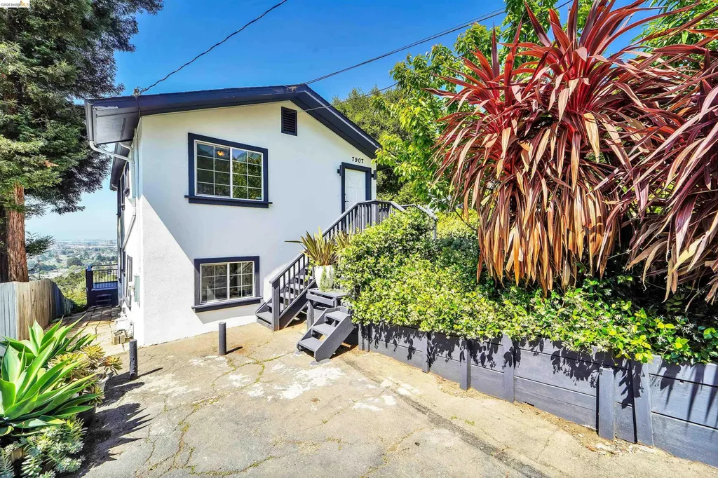 7907 Michigan Avenue Oakland CA 94605