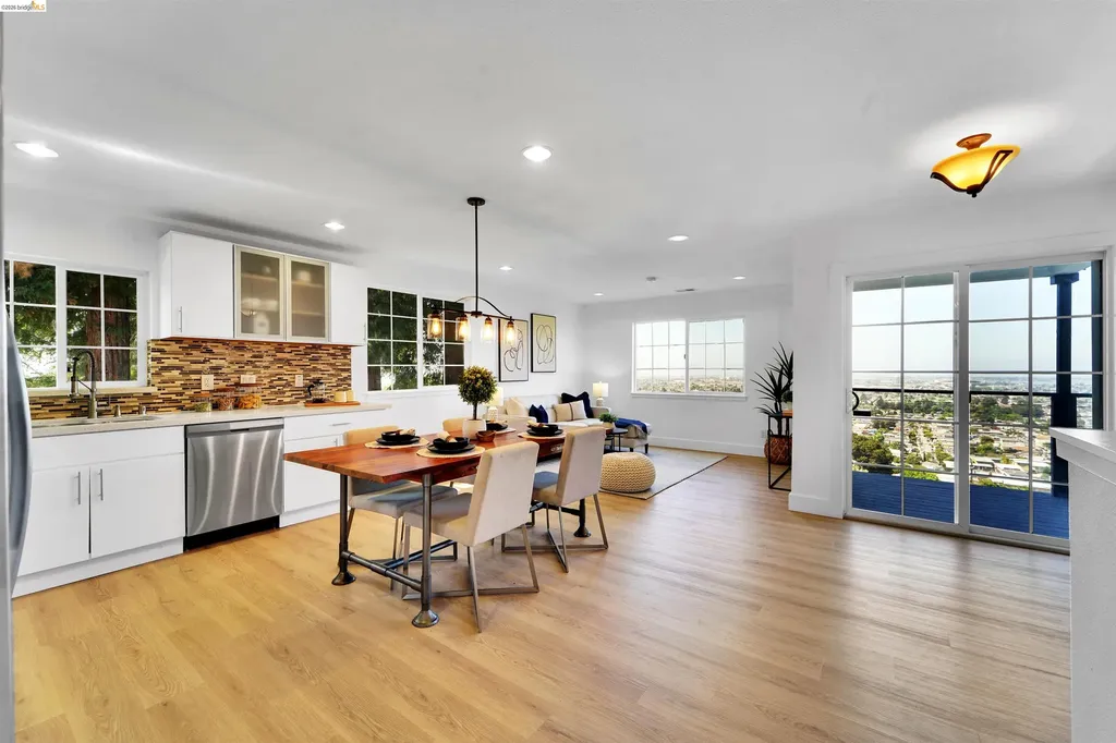 7907 Michigan Avenue Oakland CA 94605