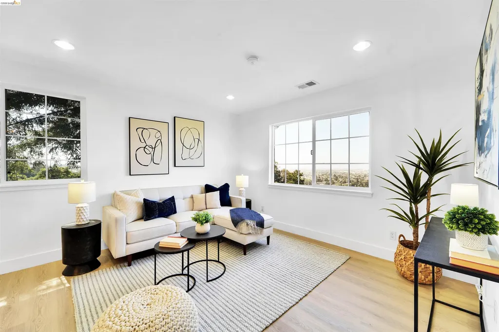 7907 Michigan Avenue Oakland CA 94605