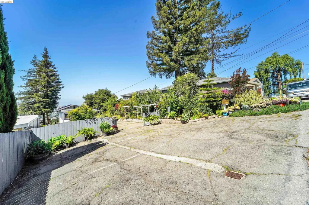 7907 Michigan Avenue Oakland CA 94605