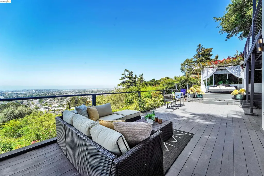 7907 Michigan Avenue Oakland CA 94605