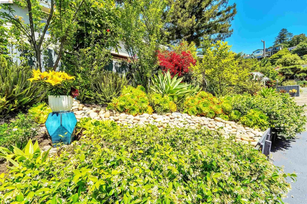 7907 Michigan Avenue Oakland CA 94605