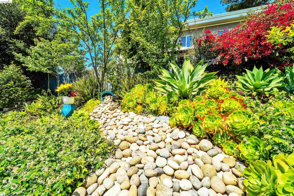 7907 Michigan Avenue Oakland CA 94605